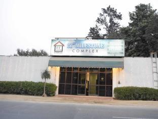 21 Milestone Hotel & Resort ニューデリー エクステリア 写真